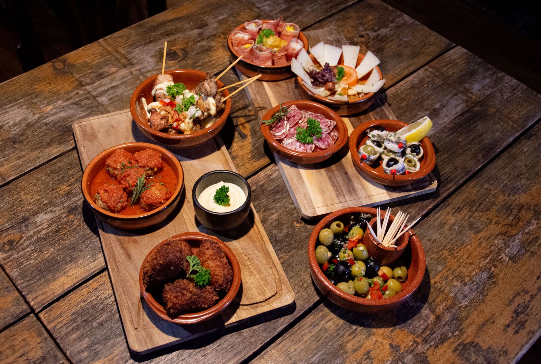 Friday Happy Hour With the Team, and the Appetizer Platter Nobody Orders Enough Of - eating out