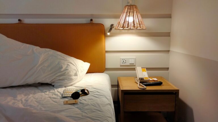 The Hotel Room in Cleveland Where I Gave Up on the Gym Idea - on the road